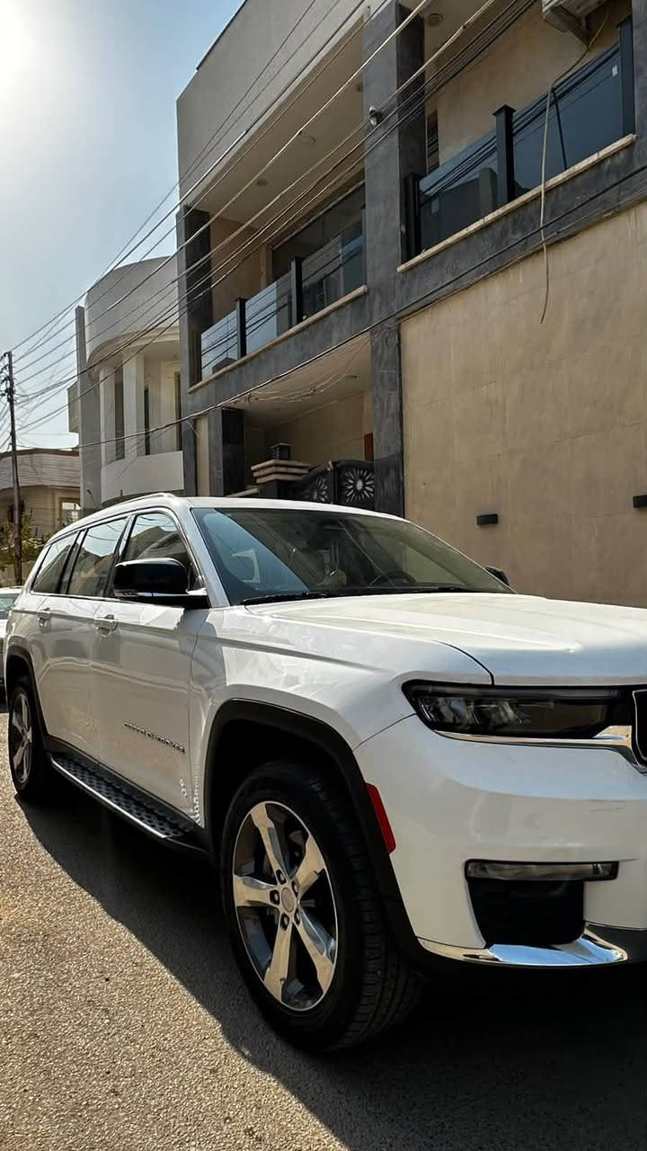 � للبيع — Jeep Grand Cherokee L 2022

الموديل: 2022
المواصفات: خليجي 🇦🇪
المحرك : V6. 3.6L 
العداد :  57كيلو

المواصفات :
* دفع رباعي 4x4 
* ⁠Alpine سستم صوت 
    *   رادار امامي مع مانع تصادم 
    *   تحذير الخروج عن المسار 
    *   تحذير النقطة عمياء A
    *   ويل قياس 20 انج 
    *   سقف بانوراما 
    *   شاشه كبيرة 10.1 انج 
    *   نظام الخرائط (GPS)
    *   كاميرا داخلية
    *   كاميرا خلفية 
    *   المصابيح الأمامية زنون 
    *   كشافات الضباب زنون 
    *   تشغيل عن بعد
    *  صندوق كهربائي 
    *  مقصورة الركاب من الجلد الفاخر 
    *  حفظ وضعيات الجلوس ميموري
    *  المقاعد الأمامية كهربائية 
    *  المقاعد الأمامية تبريد وتدفئة 
    *  المقاعد الخلفية تدفئة                    
    *  انارة داخلية LED 
    *  حساسات خلفية .
    *  دوسات جانبية.
    *  7 راكب 
    * مكيف خلفي مع وحدةتحكم   منفصله
    * تدفئة ستيرن 
    * مانع تصادم خلفي 
    * بلوتوث تلفون 
    * محدد سرعة 
    * نظام التشغيل والاطفاء الاوتوماتيكي
*إطارات جديدة بالكامل، بحالة ممتازة
السعر: 325
للاستفار :***********
