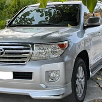 لاندكروز VXR • ٨ مقاعد • ٢٣٢ الف