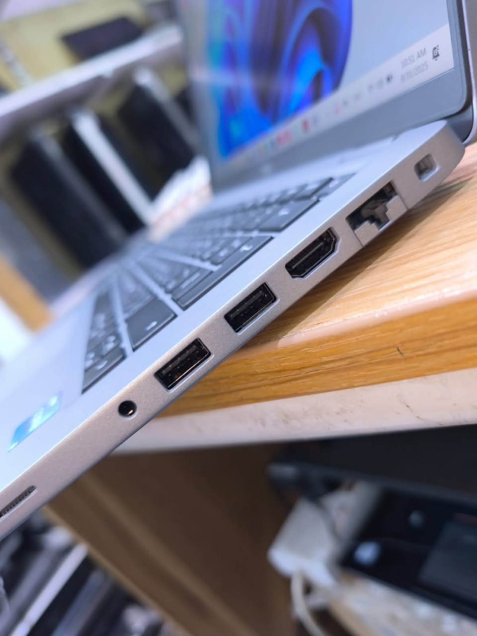 💻 Dell Latitude 5430 – الجيل 12
🔹 المعالج: Intel Core i5 – الجيل 12 ⚡
🔹 الرام: 8GB
🔹 التخزين: 256GB SSD 🚀
🔹 الشاشة: 14 إنچ FHD
🔹 كرت الشاشة: Intel Iris Xe Graphics
🔹 كيبورد بإضاءة خلفية 💡
🔹 Wi-Fi + Bluetooth

✨ جهاز عملي وسريع، مناسب للدراسة والعمل والاستخدام اليومي.

🎒 يشمل جنطة للجهاز

📞 للطلب والاستفسار:
***********
