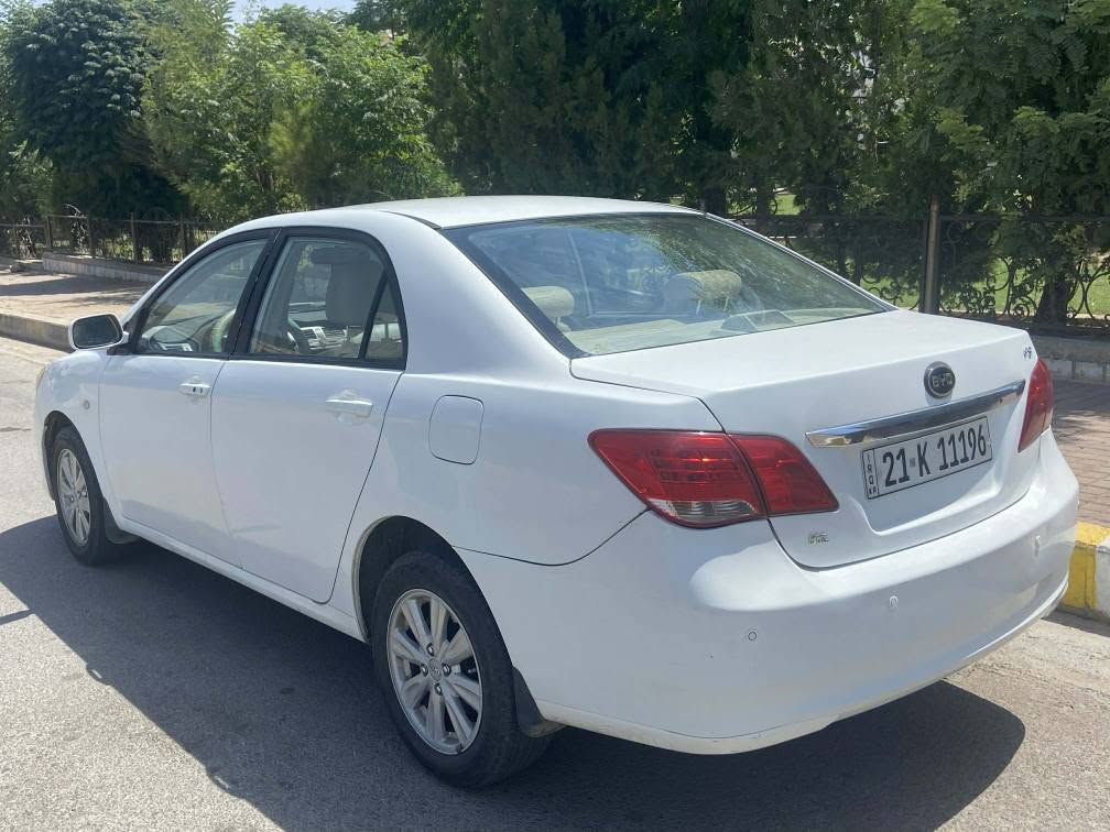 سەیارەیەکی تا بڵێی پاک ماوەتەوە مەکینەی بیلادی لەسەرە 154km ڕۆشتووە بەشەرتی گێڕومەکینە  گێڕ عادیە بەبێ تەقەو ڕەقە ۲پارچەی بۆیاخە لەسەر پلێت بەزەمان ئەوەی ناوەوەی نەگرتبێ سەنەوی 2027 بەسەرئەچێت سعرەکەی ٥٥ گەڵا مەعامەلە شوێن: چەمچەماڵ ژمارە موبایل : *********** شمشمل, السليمانية
