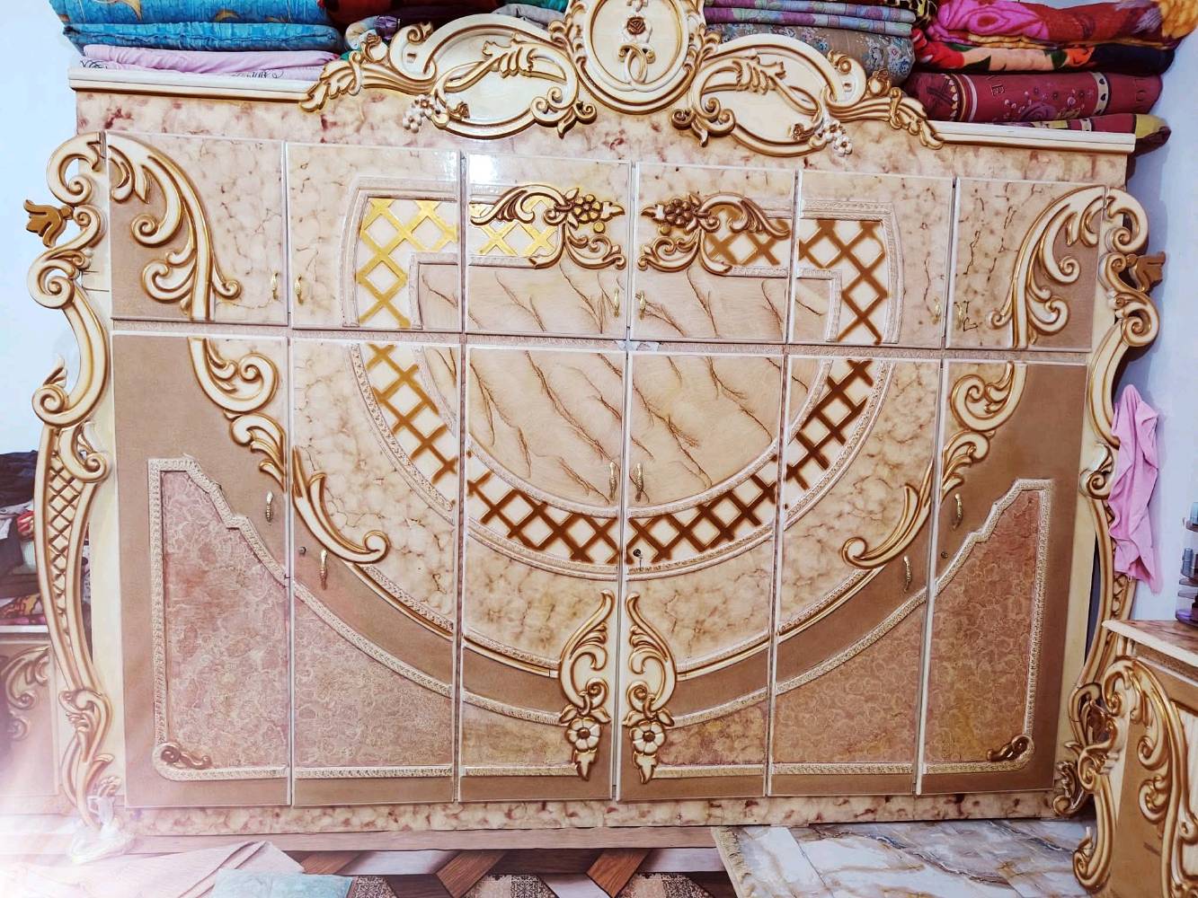 السلام عليكم غرفه خشاب للبيع نجاره عراقيه جديده ونظيفه  مكاني سوق الشيوخ ناحية الفضليه سعر 950وبيه مجال وهذا الرقم للاستفسار***********