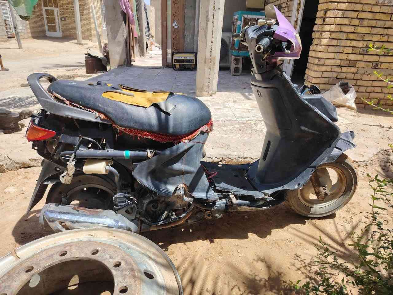 للبيع – فراشة كوم حديد
نكلبت وريد بيعه 
، بيها مكينة توني مسويها بـ ٧٥، الدراجة تحتاج شغل وترتيب، والبيع على وضعها مكان ابو صخير . ***********

