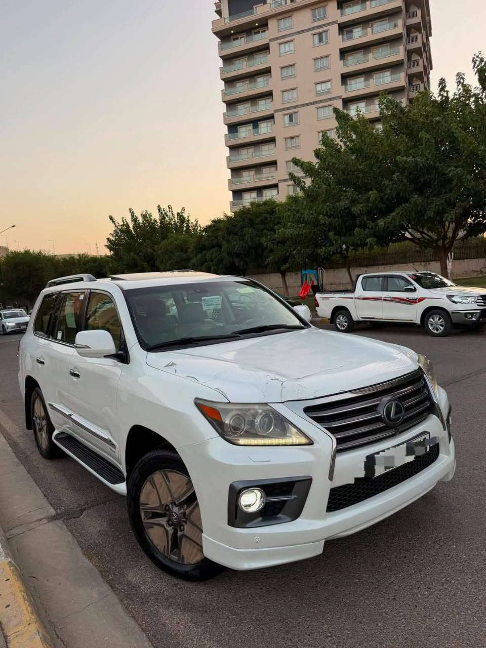 لكزز LX 570 • ٢٠١٥ • ١١٩ الف كم