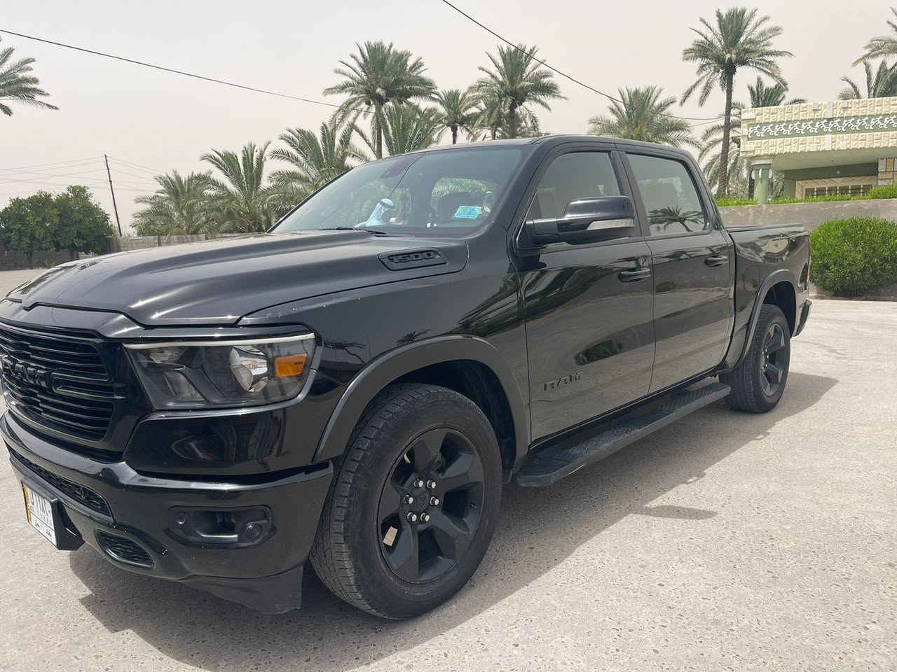 السلام عليكم للبيع دوج رام بك هورن ٦ سلندر ٢٠١٩ وارد حادث امريكا قطعتين فول مواصفات شاشه تسلا رقم بغداد رادارات امامي وخلفي السعر ٢٢٠ فورويل ايتورك *********** باب طويل بدي قصير
