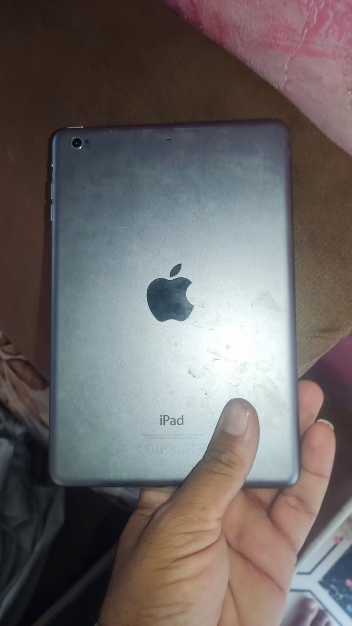 الجهاز: أبل آيباد ميني مقلد ايفون  (iPad Mini). 
الحالة: مستعمل نظيف جداً وشغال بشكل ممتاز بدون أي مشاكل.
الاستخدام: ممتاز جداً للأطفال، لمشاهدة اليوتيوب، الدراسة، والألعاب الخفيفة  السعر 70الف معه توصيل بي مجال ❤️***********
