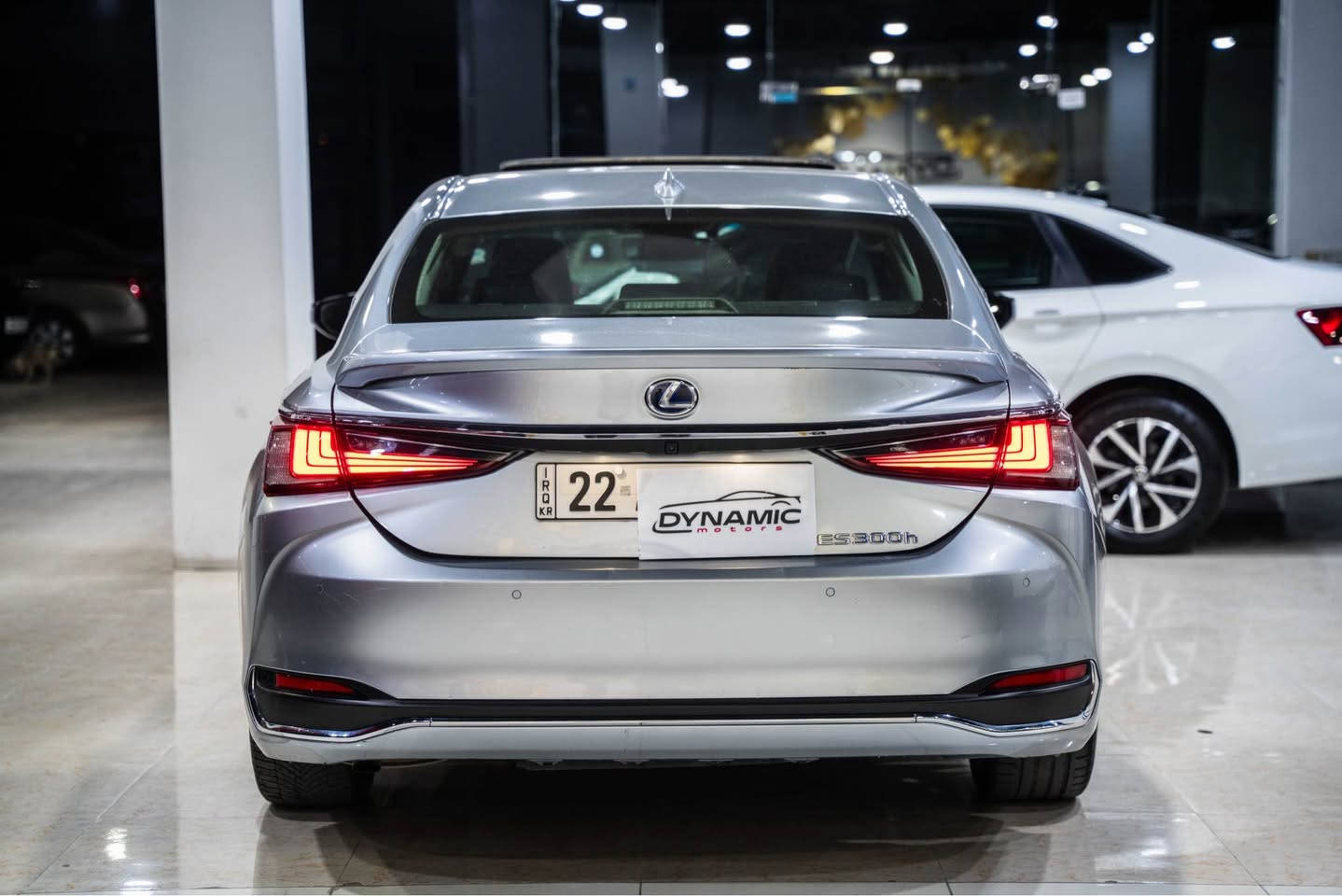 2022  LEXUS ES 300 HYBRİD 🔥🔥

‎موديل :2022
‎‏‎عدد الأميال :42,000ميل كم
‎مواصفات : فول 
‎‏‎سلندر :  ٤سلندر هايبريد  
‎‏‎لون :  سلفر 
‎لون داخل : اسود
‎ضرر: نص قطعة
‎ارباك:ستيرن و بردة  
 سيارة رقم اوبيل
‎مكان اربيل  شارع حديد و خشب قريب جامع جليل خياط شركة  دايناميك موتورز 
‎‏‎من المعلومات الرجاء التصل علي وتس اب
                                                                                             *********** أربيل, العراق
