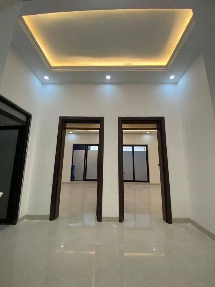 السلام عليكم(240مليون💰)دار للبيع في تكريت🏠
مساحته الكليه 300متر الواجهيه 10م النزال 30م☑️

موقعه جداً راقي ومميز بنص السكن والخدمات🏗️المدارس والأسواق شارعه 15متر صدته المرغوبه📍

غرف نوم 5 أستقبال واسعه مطبخ واسع حار وبارد🚰

صالتين فوك وجوا بالأضافه لمناور وكراج وحديقه🏕️

الدار شغل جناي درجه أولى نظام دكتات بالكامل🏗️

الواجهيه حجر حلان والسقف سحب مغربي ايضاً☑️

السطح شتايكر نظام غاز دفن وتأسيس كامرات🎥

غرف النوم مساحتهن واسعه مميزه نظام ماستر🛁

طابو سكنيي ملك صرف تحويل مباشر للمشتري✍🏾

ملاحظه مهمه البيت غير مشمول بمنصه عقاري🖥️ 

للأستفسار أكثر عن الدار مراسله الواتساب حصراً📲

أو الأتصال ***********
