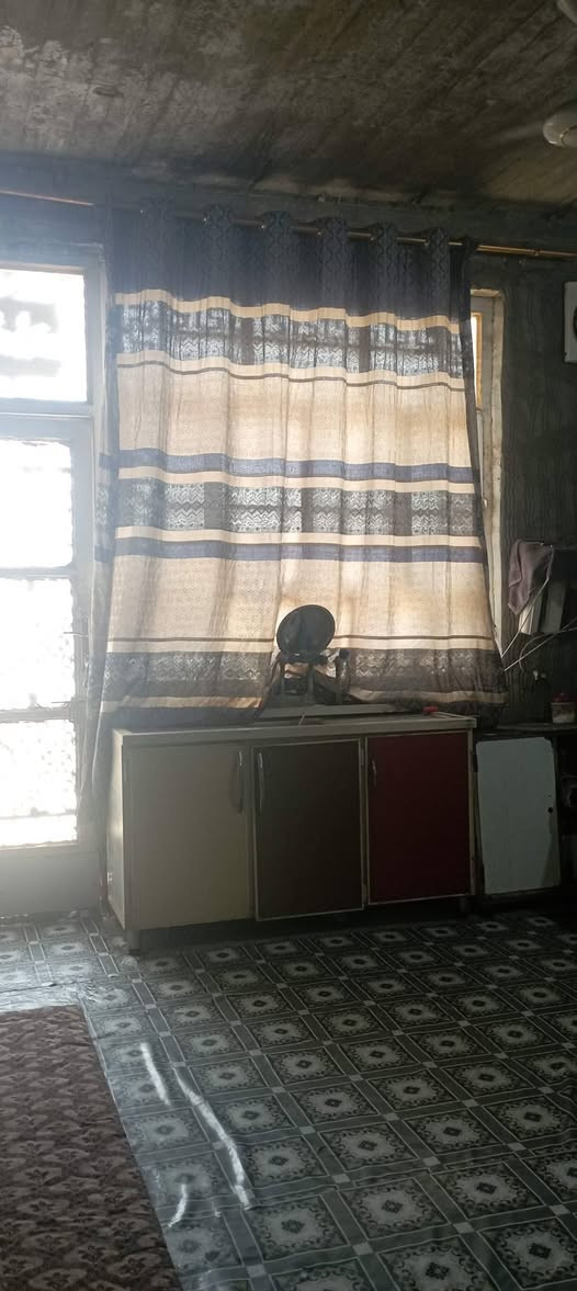 الســلام عليــكم 🧱🧱🧱🧱
بيــت  للبيــع  بنـاء جديد🛑🛑🛑

نوع العقار // طابـو زراعي سند 25 تحويل مباشر

المســـاحة  200 مــــتر 

الـــواجهة 10ونص متر والـنـــزال 20 متر

يحتـوي على //صالة - هول - مطبخ - غرفتين نوم واحدة منهم نظام سويت مع حمام  - مجمع صحيات خارجية - بيتونة كاملة - ممر - طرمة 

البيـت كامل بناء طابوق والاسقف كونكريت

موقع مميز عالي عن الشارع و ركن على شارعين شارع عرض 5 متر والثاني 10 متر  وخدمات كاملة التبليط لحد الباب  

العنـوان // بابل - كريطعة - قرب ملاعب السلام - الفرع الخلف بيت المختار حسين صلاح

 
***********
