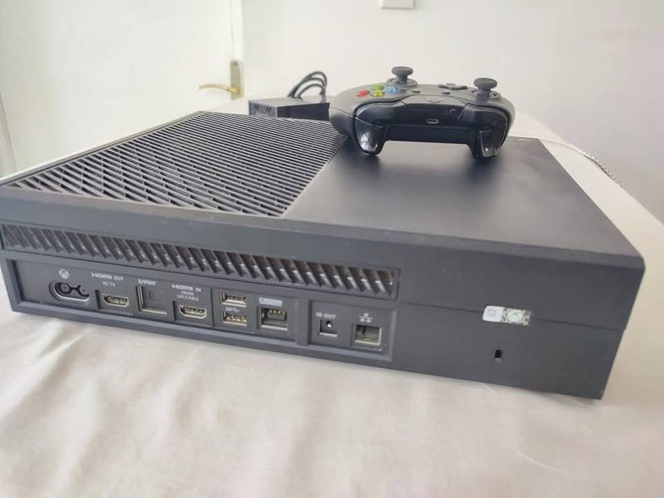 📦 للبيع Xbox One سعة 500GB
🔹 الجهاز نظيف وشغال 100%

🔹 يحتوي على:

• جهاز Xbox One (سعة 500GB)

• يد تحكم أصلية

• شاحن (Power Brick)

• كيبل HDMI

• كيبل USB

🔹 بي حساب Game Pass (بدون اشتراك حاليًا)

🛡️ عليه ضمان تجربة لمدة ٣ ايام

📍 المكان: الديوانية - الشامية

💰 السعر: 120,000 الف دينار 

📲 التواصل واتساب فقط: ‏‪***********‬‏
