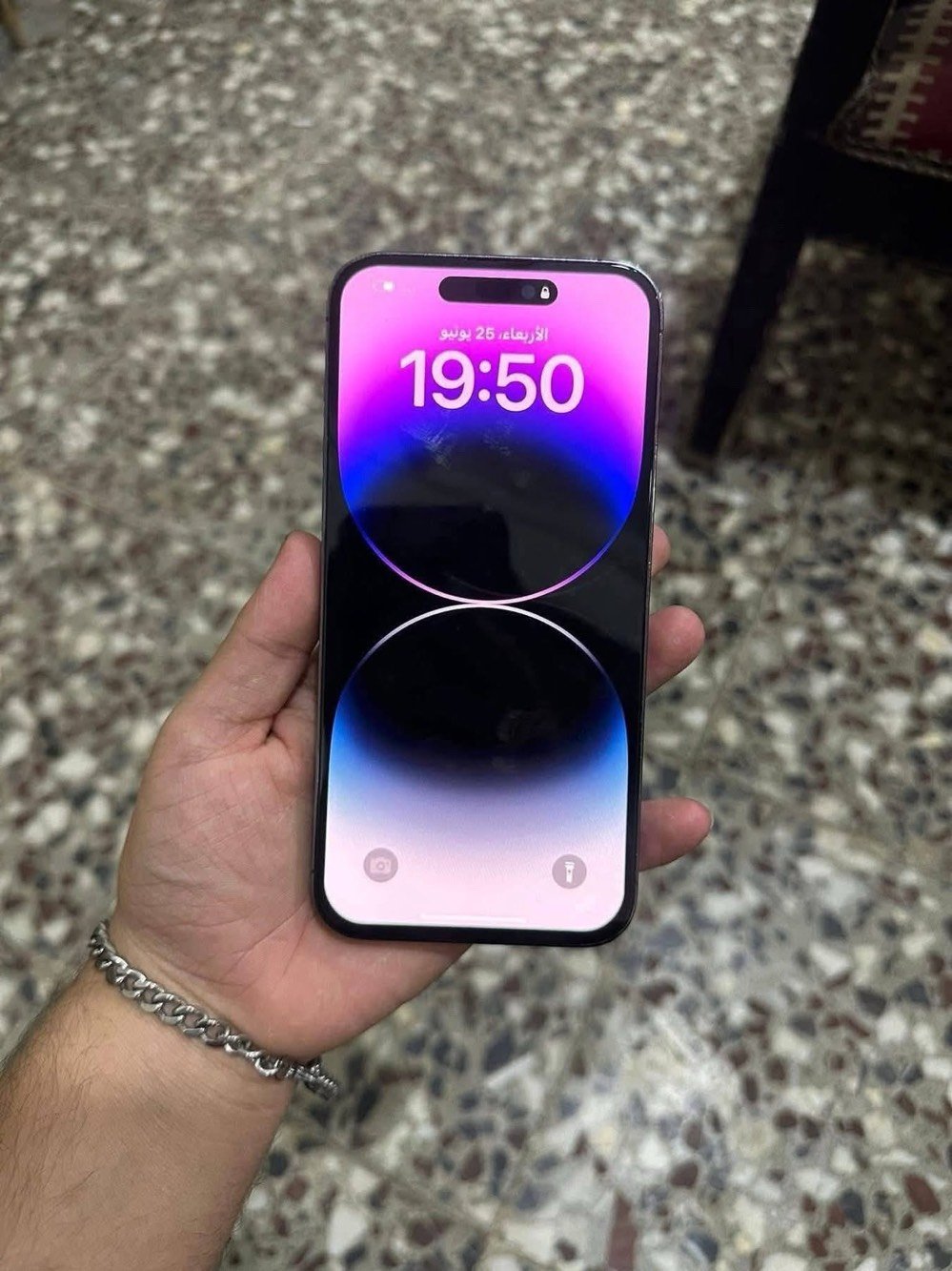 عندي ايفون 14 برو ماكس لون بنفسجي بطاريته 78 ذاكره 256 كارتونه وصل شراء منكم موجودات عدي مكفول مامبدل بي اي قطعه نضافه 100/
