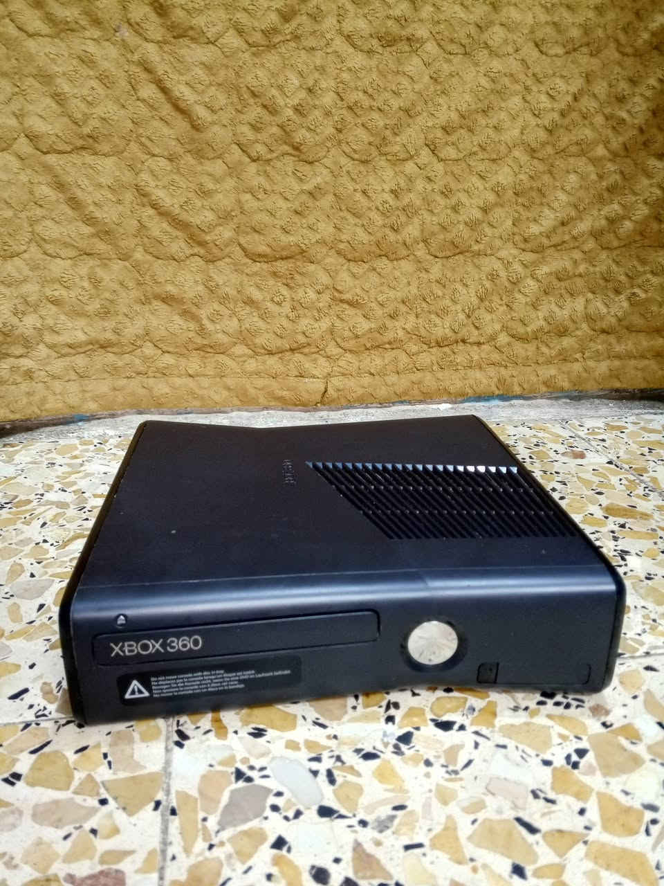 اكس بوكس360 سلم للبيع جهاز جديد كامل ملحقات 3جوستكات وحده بيهن الكير يشكل وثنين شغالات بي25لعبه مكان بغداد الشعب ‏(‪***********‬‏ ) يوجد توصيل السعر 120
