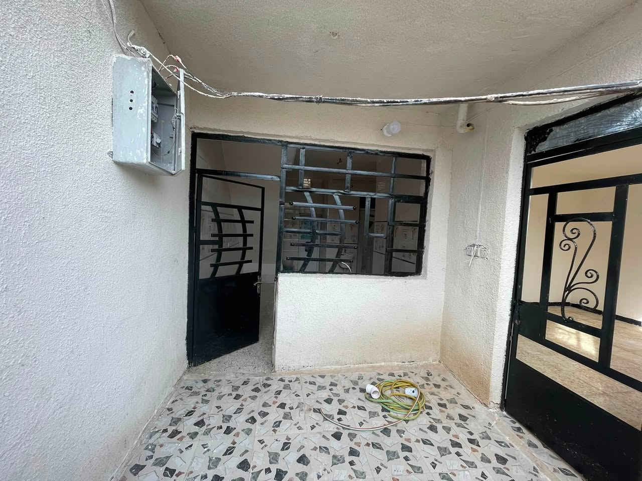 بيت للبيع مساحة 100 متر مربع
واجها 10 نزال 10 

منطقة الغرير شارع الظغط 

طابو زراعي سند 25 

للاستفسار ***********
