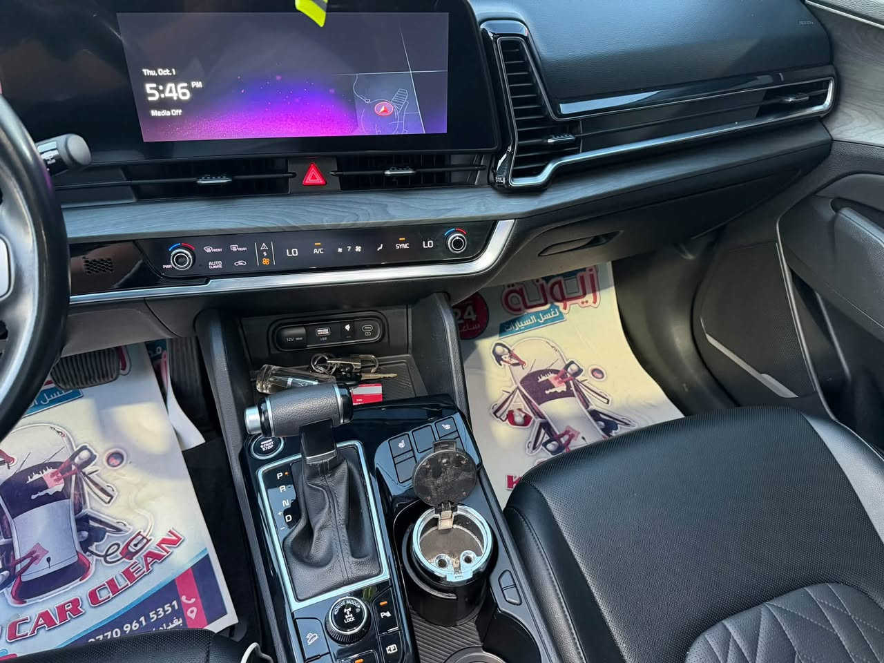 بســــم الله ماشــاءاللــــه
🚙 كيا سبورتج 2024 - فئة X-Line (وارد أمريكي) 🚙
✨ المعلومات العامة:
• الموديل: 2024
• الفئة: X-Line (أكس لاين)
• اللون: أزرق ملكي (Very Clean & Distinctive Blue)
• المسافة المقطوعة: 37,369 كم فقط
• الحادث:(قبغ صندوق فقط)، والباقي بشرط الصبغ وكالة مكفول من كلشي.  
⚙️ المواصفات والتفاصيل الداخلية والخارجية:
• المحرك والدفع: 4 سلندر بسعة 2.5 لتر + نظام دفع رباعي مستمر (AWD) مع ميزة قفل الدفرنش (Center Lock) ومودات قيادة متعددة.
• الشاشات: شاشة رقمية بالكامل للعدادات دمج مع شاشة اللمس المركزية الكبيرة للترفيه والخرائط.
• التصميم الداخلي:  
 ديكورات تخشيب رمادي فاخر على الدشبول والأبواب.  
 مقاعد جلد مطرزة باللون الأسود.  
 تدفئة مقاعد أمامية.  
 نظام تكييف لمس إلكتروني ثنائي المناطق (Dual-Zone).  
 شاحن لاسلكي + منافذ شحن سريع USB-C و 12V.  
 تشغيل بصمة + دخول ذكي + تشغيل عن بعد.  
 أزرار التحكم بالمنحدرات (Downhill Brake Control) والحساسات.  
• التصميم الخارجي:
 حزمة X-Line الرياضية مع سكك سقف (Roof Rails) سوداء.  
 ويل كب (جنوط) ألمنيوم حجم 19 إنش بتصميم X-Line المميز.  
 إشارات بالمرآة الجانبية وتظليل جامات كامل.
• أنظمة الأمان والمساعدة:
 نظام المحافظة على المسار والرادار الأمامي.  
 نظام تنبيه النقاط الكوراء ومراقبة ضغط الإطارات.  
 كاميرا خلفية مع حساسات ركن.  
📍 المكان: [بغداد / الغدير قرب ساحة ميسلون]
📞 للتواصل: [.        ***********]
