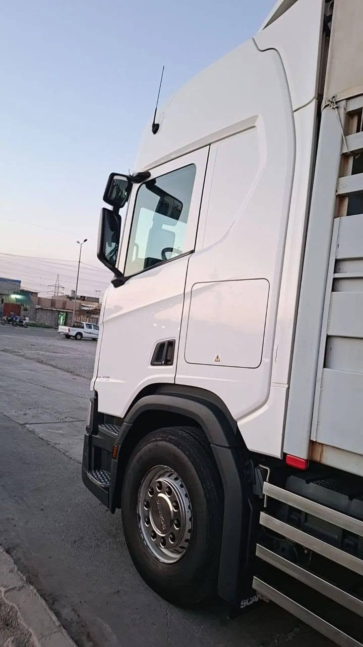 الشكل الجديد حجم 450 R
فول مواصفات 
كفاله عامه تخم تاير كله جديد
السياره تك تاير بسنويه
بدي جديد بريص 480 ستندر 750
ثلاجه ومطبخ سوريات 
سياره بسمي كبل تحويل السعر ع الخاص 
***********
***********

