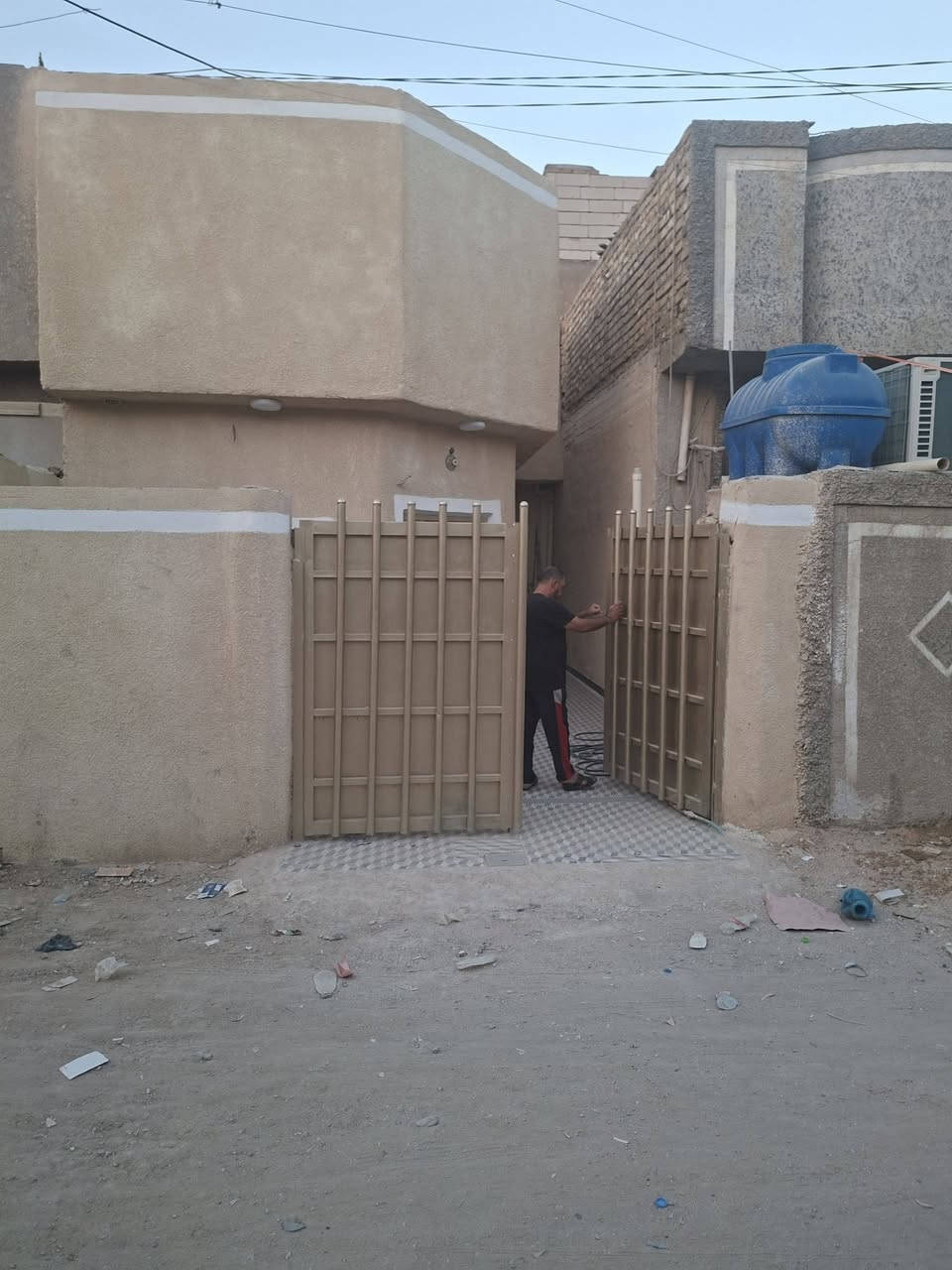 دار للبيع ١٠٠ متر زراعي سند ٢٥ نادر الثانيه  كراغول  شارع الكبان السعر ٦٠ مليون وبي مجال الاتصال بالرقم ***********
