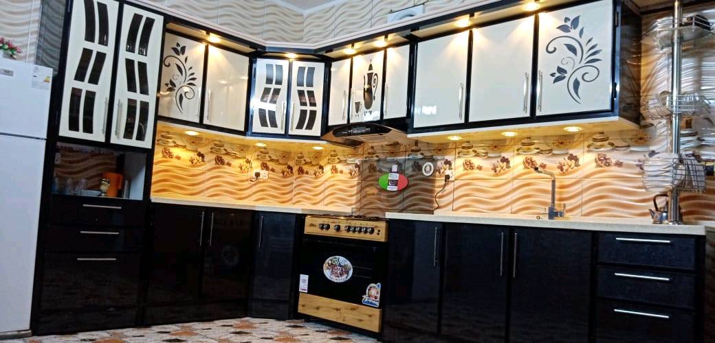 بيت ملك سند 25 للبيع كامل مساحه 500م يحتوي على 5غرف نوم 🏡🏠

وصاله عدد3 

استقبال 

وهوال

وحمام عدد 3

ومطبخ 

ومخزن غراض 

وكراج كبير 

لبيت كامل من كلشي خدمات ماء وكهرباء 24ساعه

 وشارع تباليط
عنوان شاطى التاجي قرب معمل لببسي