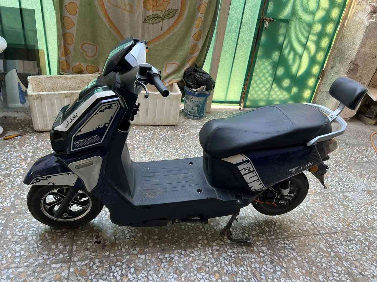 سلام عليكم دراجة شحن نضافه 90ب100
بطاريات جدد 6بطرايت 
كهربائيات شغاله فول 
تايرات نضاف 
سعره 80
ابريكات شغاله فول 
دسكات قويه يعني متحس بالطسه ابد 
تمشي 45كيلو حقيقي اني مجربيه 
يعني قطه متتفوت 
مديل 2025/3
الدراجه على ايدي 
بس الكفرات اشويه مشخطه بس الدراجه داخله كله نضيف فول وشاصي كلش قوي 
مكاني بغداد الجديدة 
رقم ***********
السعر 550وبيه مجال كلش زين للشراي
مع جميع تحياتي
