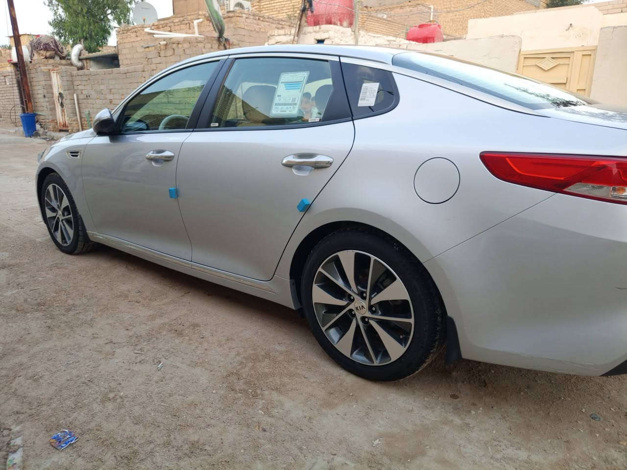السلام عليكم
كيا اوبتيما خليجي 

موديل 16

فول مواصفات 

بصمه 

مكينه 2400

حداديه  جديده

تبريد ثلج 

بيه باب مبدأ لاصلي بدون عابر 

السياره جاهزه ماتصرف عليه ربع دينار 

السعر 162 وبيه مجال بصيط 

العنوان ذي قار البطحاء 

***********
