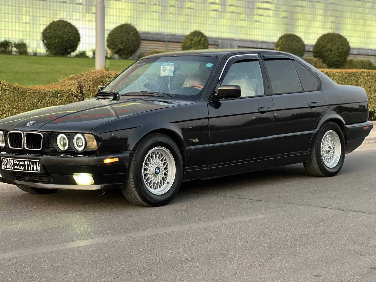 سڵاو له هه موو لایه ک 
BMW 525 بۆ فرۆشتن 
مۆدێل 1991
ته بریت 
گێڕ ئۆتۆ ماتیک 
سڵایت 
چوار جام کاره با 
ئاڕمی پلاستیکی سلێمانی 
چوار تایه و ویل موشه به ک تایه و ویل لۆک 
بێ ته قه و ڕه قه و بێ مه سره فه  
مه کینه ی لۆکه ئه وروپی تازه گۆڕاوه 
سعری 51 گه ڵاو که میک معامه له ژم *********** ***********
