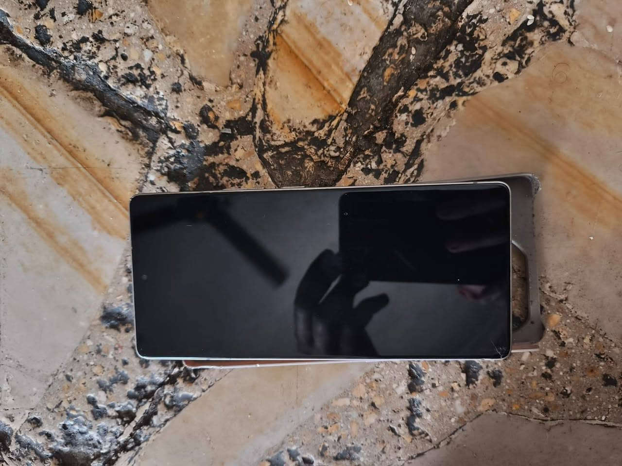 انفنكس Note50 pro
كامل ملحقاته عدى الشاحنه 

بي كسر بطرف الشاشه ما مأثر على الشاشه 

سعره 250الف 

 باقي التفاصيل خاص 

عنواني بغداد
***********
