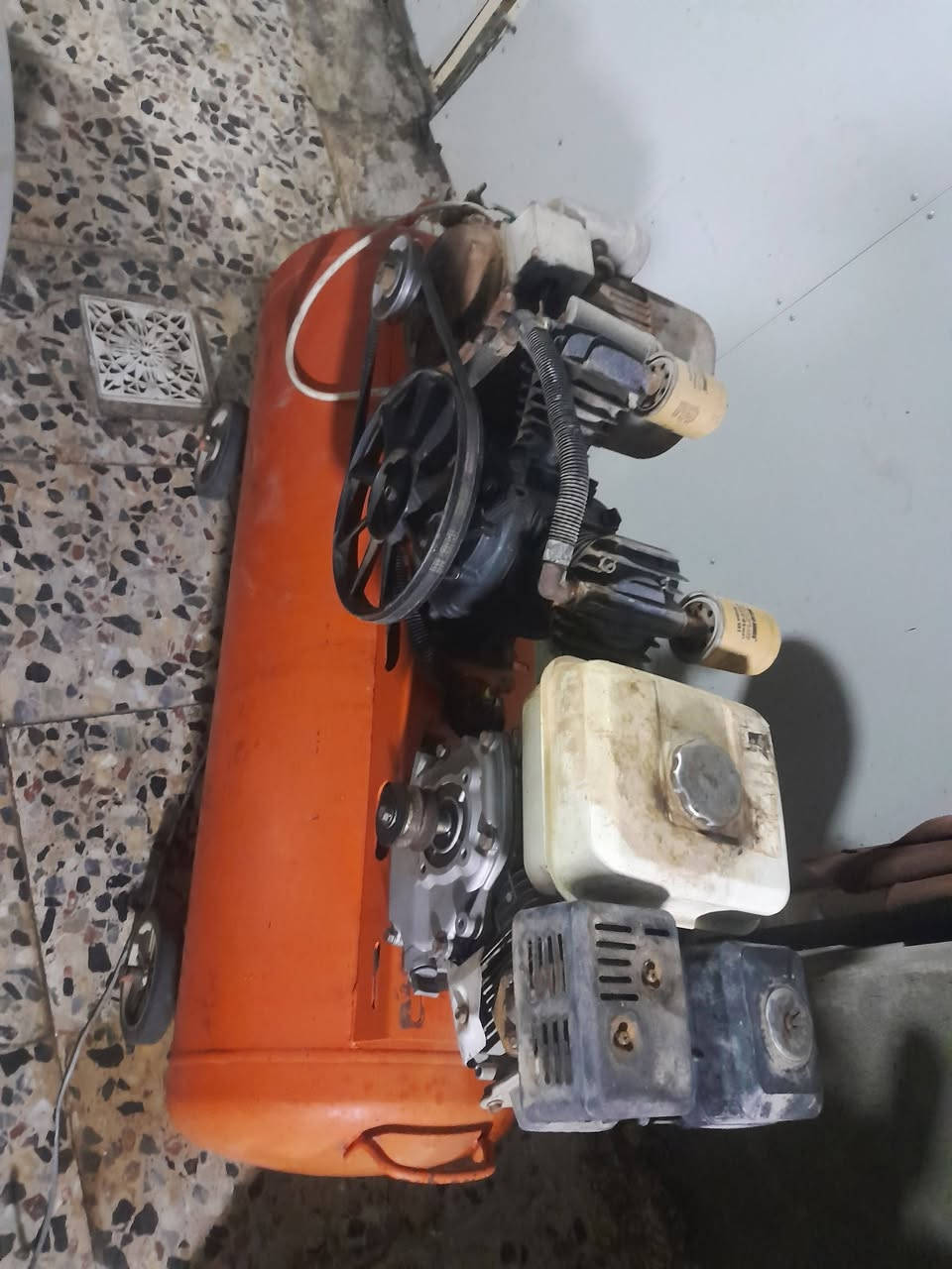 سلام عليكم خالعه اصليه ٥دوسات كمريسر هواء بانزين وكهرباء كلش نضيف بي ماطور كهرباء اصليماملفوف العنوان كربلاء الحولي ***********
