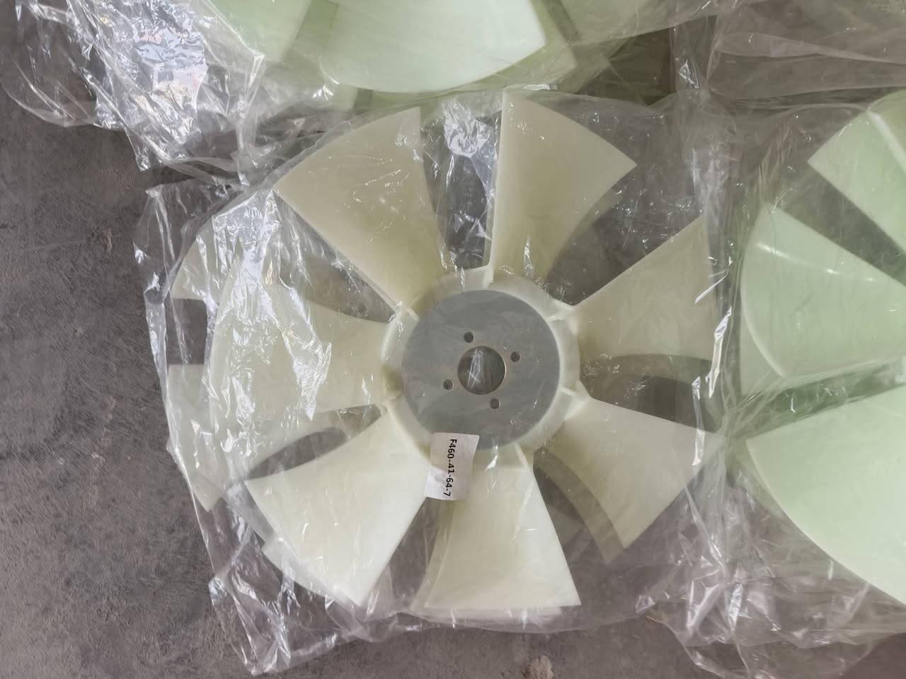الشارقة للفلاتر  توفر وجبة جديدة من مراوح التبريد
 (Fan Blades) الخاصة بالمولدات والمكائن الزراعية والصناعية (Perkins وغيرها)، بأعلى جودة وبكافة القياسات والأحجام لتلائم مختلف الاستخدامات:
​1. مروحة تبريد قياس 52 سم
​2. مروحة تبريد قياس 56 سم
​3. مروحة تبريد قياس 62 سم
​4. مروحة تبريد قياس 71 سم
​5. مروحة تبريد موديل (F460-41-64-7
✔️ تحمل عالي وعمر أطول
✔️ حماية ممتازة للمحرك
✔️ توصيل لجميع المحافظات 🚚
***********
​📍 العنوان: واسط - الصويرة
