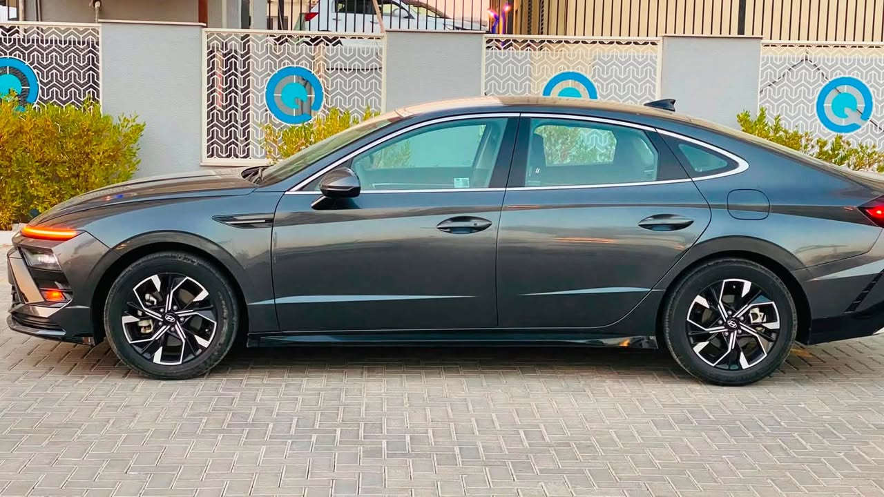 السلام عليكم ( للبيع فقط ***********)
سوناتا موديل 2024 الشكل الجديد
لون رصاصي على زيتوني 
دخول جديد قبل يومين رقمتها اربيل
السياره بدون حادث تصادم وجميع الايرباكات سليمه
حادثها تخريب وموضح بالصور 
الجاملغات الاماميه مفتوحه واجتي داخل السياره مابيهن قطرة صبغ 
والداير مال الجاملغ الخلفي وحافة الباب 
صلحتهن صبغ فقط اثر شخط وطعجه بسيطه بصور امريكا واضحه
يعني كل جسم السياره عندك داير الجاملغ بي صبغ وحافة الباب فقط
الباقي مكفول من الصبغ شرط السونار 
السياره ليبل واحد وبجمها وخلفها كله على وضع الشركه 
كير ومحرك وصدر وتبريد بوضع الزيرو
مواصفات sel تجي فول بدون بانوراما
🔹محرك 2500 تنفس طبيعي 
🔹شاشه ايباده كبيره متصله وعداد الكاروني
🔹بصمة تشغيل + بصمة ابواب 
🔹رادارت 360 درجه +تشغيل عن بعد
🔹حساس امامي وخلفي 
🔹قياده اليه + تحديد مسار + 4 انظمه للقياده
🔹كامره خلفيه + نظام خرائط gps
🔹كشن السائق كهرباء+ تدفئه بالكشنات والستيرن
🔹ماشيه 30 الف بعدها على مشي امريكا
وباقي المواصفات المعروفه 
اخوان السياره مابيها نقص وجاهزه    
السعر 175 مكاني بغداد / المنصور 
***********
