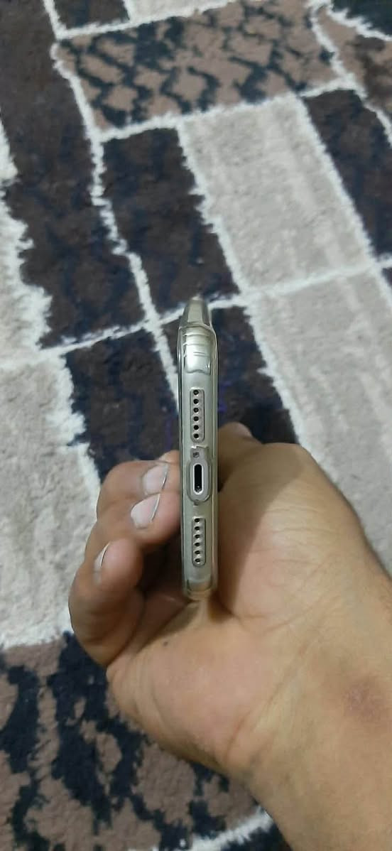 آيفون 11 • ١٢٨ • فيس ايدي