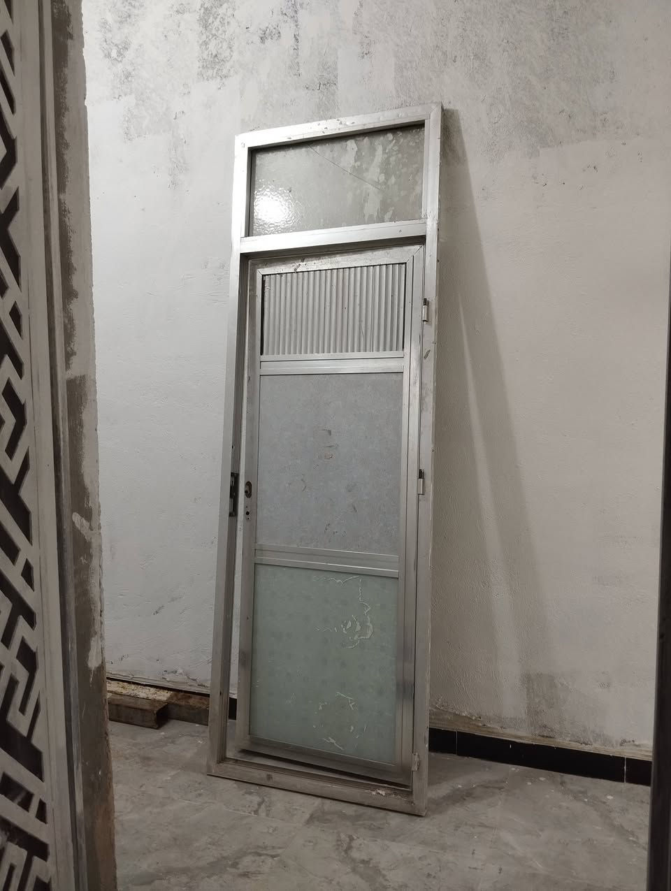 باب المنيوم تفصال العرض 82الطول 240
المكان بغداد الشعلة للبيع 85الف 
للتواصل ***********

