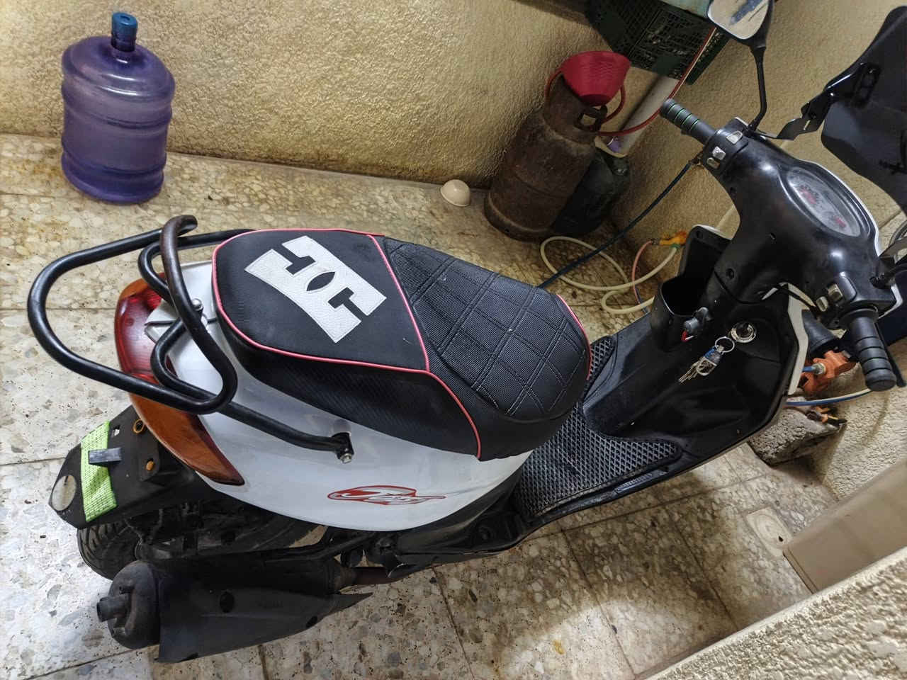 سلام عليكم ماكس قجمه أم جاملغ شغاله وناعمه خير من الله دراجه جدا جدا جدا نضيفه سرعه ١٢٠ العنوان بغداد حي لانتصار قرب مستشفى حمادي شهاب السعر ٦٥٠ أو مراوس بدراجه ايراني نضيفه بشرط ‏‪***********‬‏ اتصال واتساب
