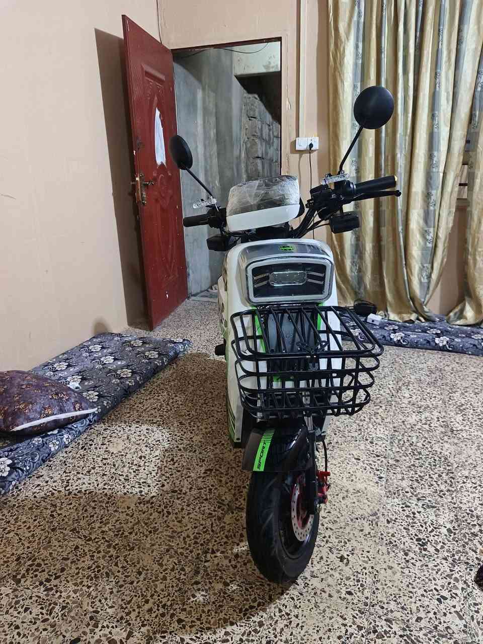 سلام عليكم
دراجة شحن للبيع فول نضافه 
شركه ونلي خمسه بطاريات 
تايرات جدد كلشي شركه 
سويجات كرت تشغيل حيل نضيف 
للااستفسار اتصل ***********
