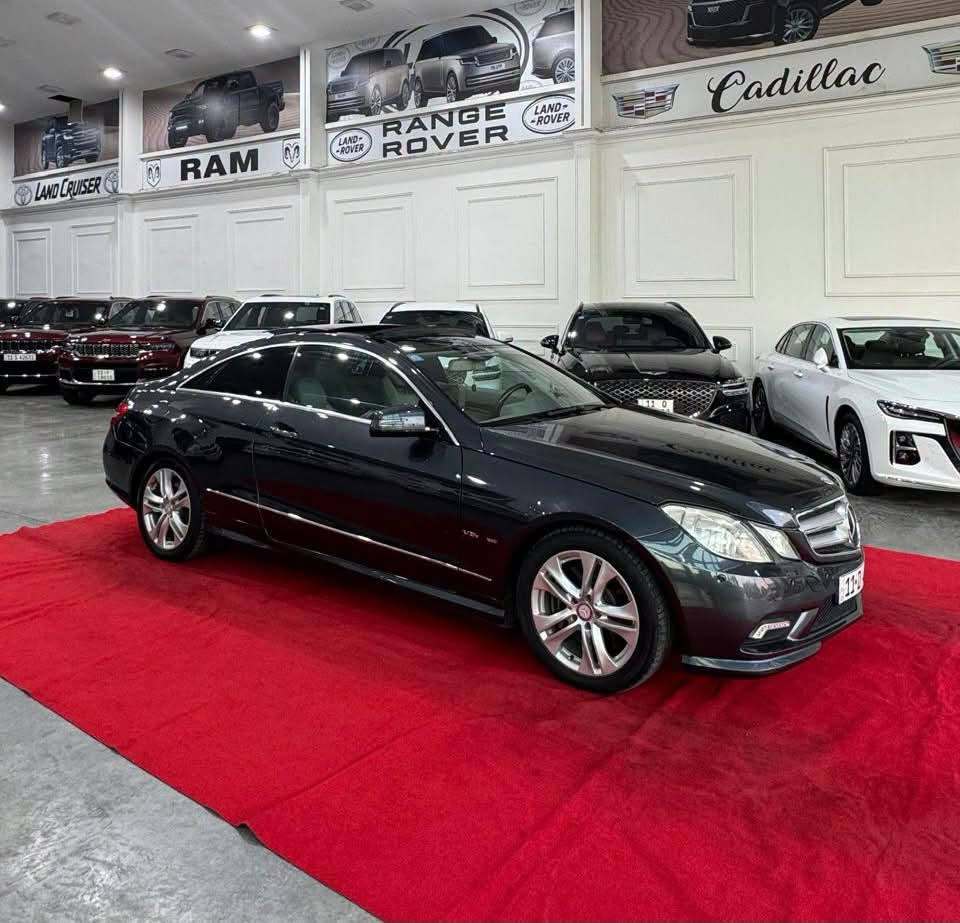 السلام عليكم 
مارسيدس (E550 .AMG )
موديل : 2011
ماشية : 90000 KM
المواصفات 
بانوراما 
بصمة 
مري شفط كهرباء 
اشاير بالمري 
ويل كب كروم 
لايت زنون 
لد امامي 
حساسات 
بردة خلفية 
سبايدر خلفي
المكينة 8 سلندر تون تيربو
ماوس 
تحكم ستيرن جهتين 
شفتات ستيرن 
دركة AMG
ذاكرة خزن ميموري 
كشنات جلد 
كشنات كهرباء 
كشنات تدفئه 
سستم صوت سماعات 
(رقم بغداد مشروع وطني بأسمي )
ملاحظة: السيارة خليجي بيها صبغ حزام بدون اي حادث . 
السعر 139 وبيها مجال 
للاستفسار 
عبدالرحمن 
 *********** 
 ***********
