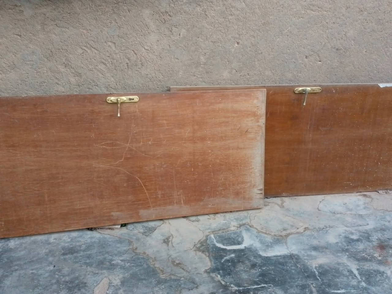 مع صوبات نفطيه شغال عدد 4 
للبيع اغراض رقم الهاتف تخم قنفات عشر نفرات تلفزيون كبير بوب خشب اثنين للبيع  *********** رقم الهاتف
