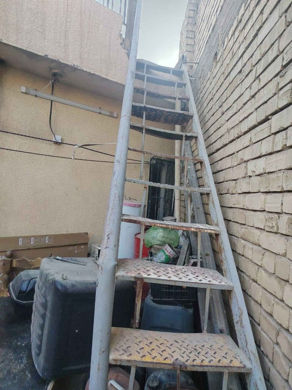 سلام علیكم يوجد درج حديد
الخارجي للبيع  
  125 بي مجال جدا بسيط الطول 4 متار ونص عرض باية 66 سم   
الهاتف *********** العنوان بغداد  الغزاليه
