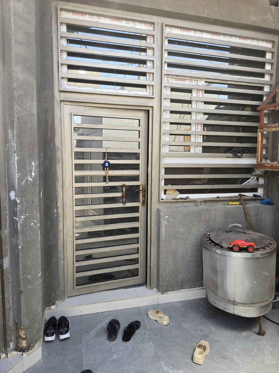 اللهم صل على محمد وآل محمد
🏡 دار للبيع مطلوب للإسكان 30 مليون
📍 العنوان: حي الجهاد قريب على المستشفى الجديده 
📐 المساحة: 150 متر
↔️ الواجهة: 7  ونص متر
↕️ النزال: 20 متر
سنة البناء:  2024
✨ البيت كونكريت | بناء حديث 
مواد البناء : درجه ممتازه
🔹 يحتوي على:

🛏️ 2 غرف نوم

🛋️  صالة

🪑 استقبال 

🍽️ مطبخ

🚿 مجاميع صحية داخلية عدد 2

🚻 مجموعة صحية خارجية عدد 1
مخزن 
المعرفة السعر اذكر بالتعليقات
 اللهم صل على محمد وآل محمد 
يوصلك السعر 

او مراسلة الصفحة او الاتصال على الأرقام الموجوده

***********

***********
