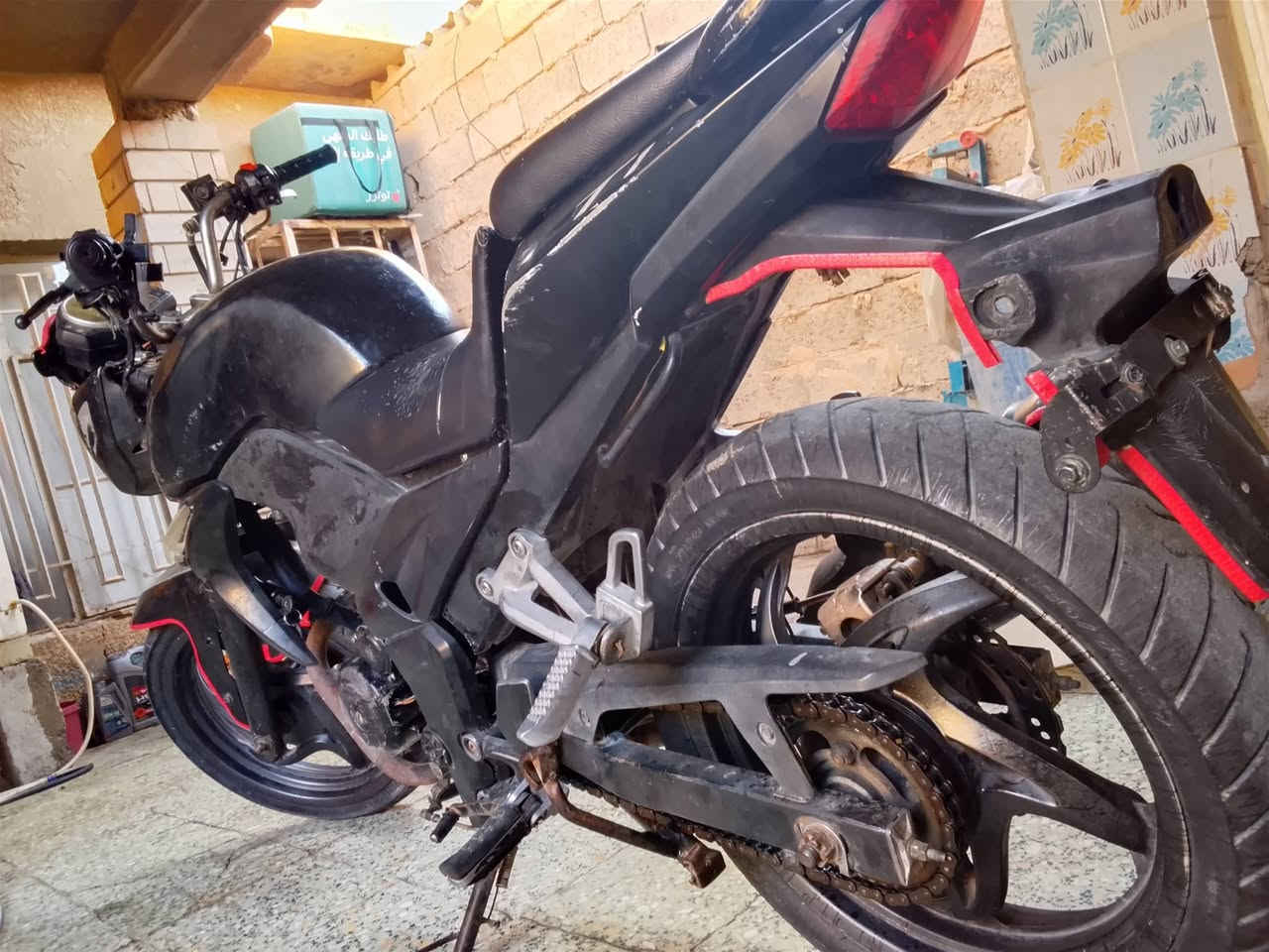 سلام عليكم
سايم بطحة محرك 200cc
اوراق كاملة وماشي بمعاملة الترقيم 
نقصها بس باتري 
سعر 400 أو مراوس 
***********
