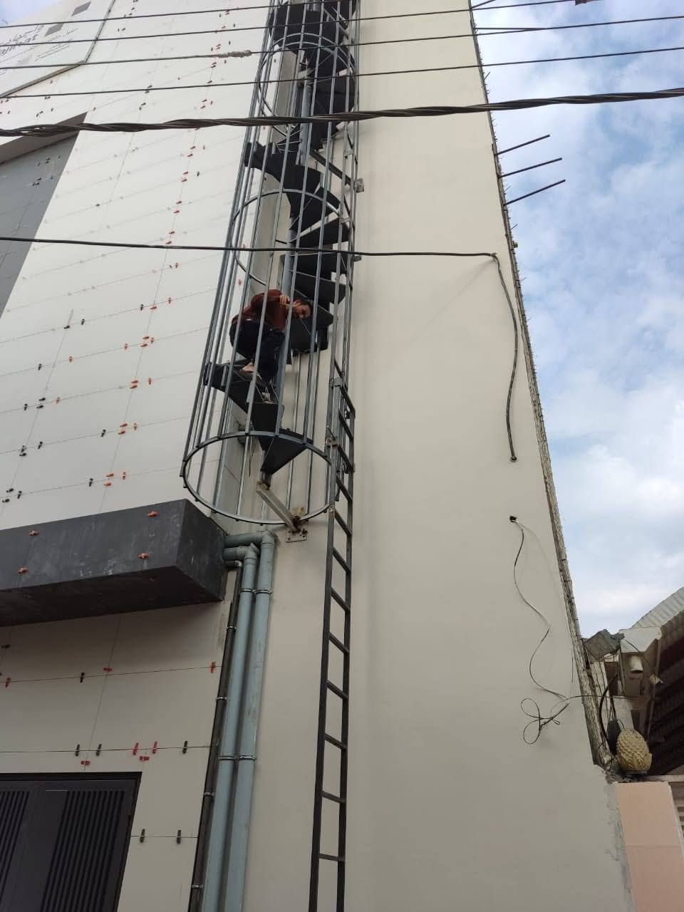 🔧 حدادة التساهل 🔧
لعمل كافة انواع الحدادة والتغليفات

نختص بـ:
✅ ابواب حديد مشغولة 
✅ مظلات وتغليج القرميد والحديد
✅ كرفانات وغرف جاهزة
✅ كافة اعمال الحدادة حسب الطلب

جودة عالية - اسعار مناسبة - شغل متقن
المكان: النجف الاشرف - حي النداء
للاستفسار واتساب او اتصال: ***********

"شغلكم يمنا بأمانة"
