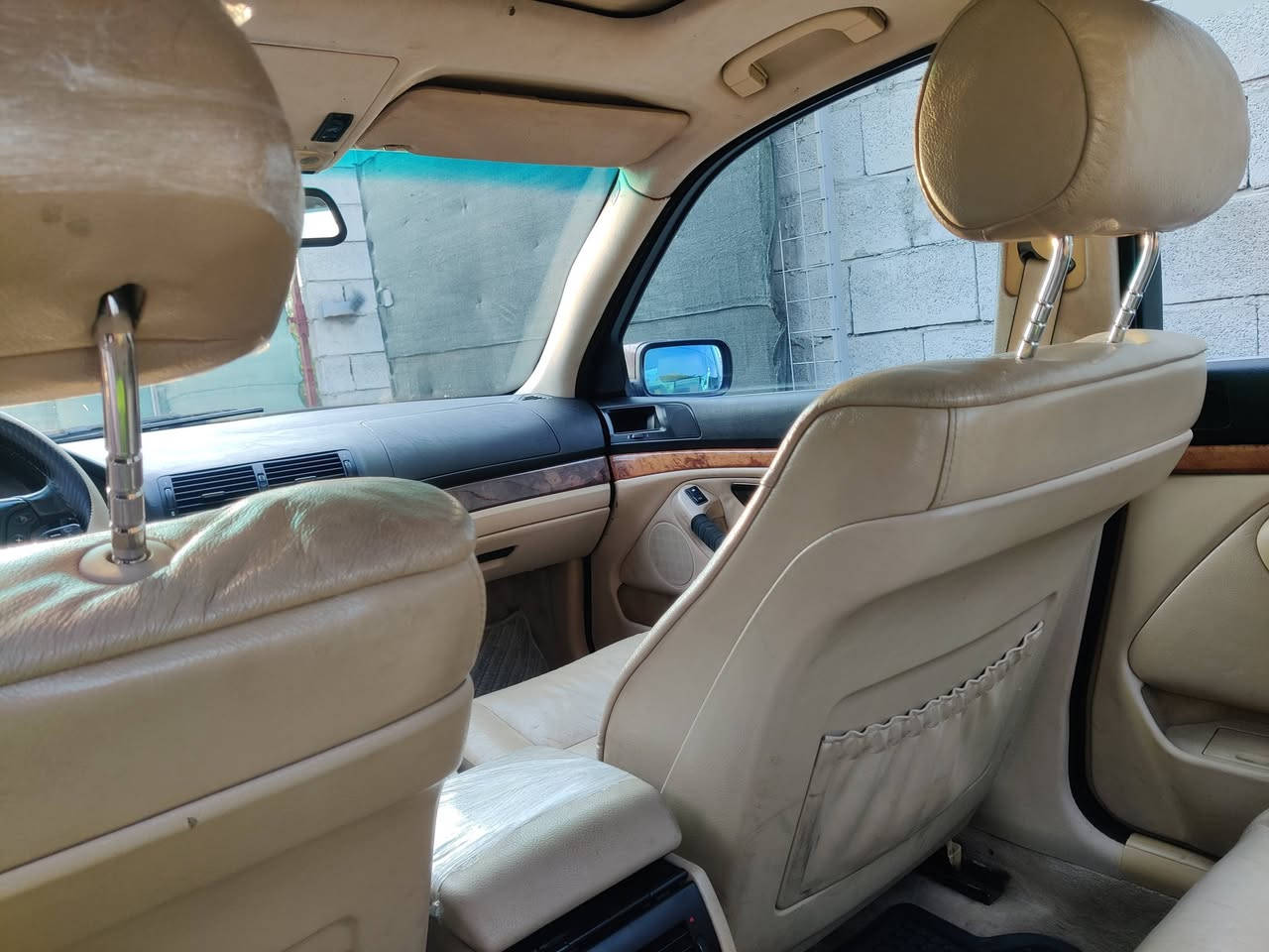 BMW E39 2001 525 
تەبرید تراکشن سلایت حاسەی دەعمی هەمووی بەشەرت 
بێ دەعم و بێ لێدراوی 
کێڕو مەکینەی بەشەرت بێ دوکەڵ بێ بوخار 
تەقەو ڕەقەی کامل چاک کراوە تەنانەت عارەبانەی دواوە و دەبڵەکانی مانگێکە گۆڕاوە 
نرخی 50 گەڵا 
سوکان محەوەرە بەڵام عەشیای بیلادی گۆڕاوە
*********** ڤایبر و وەتس ئەپ
