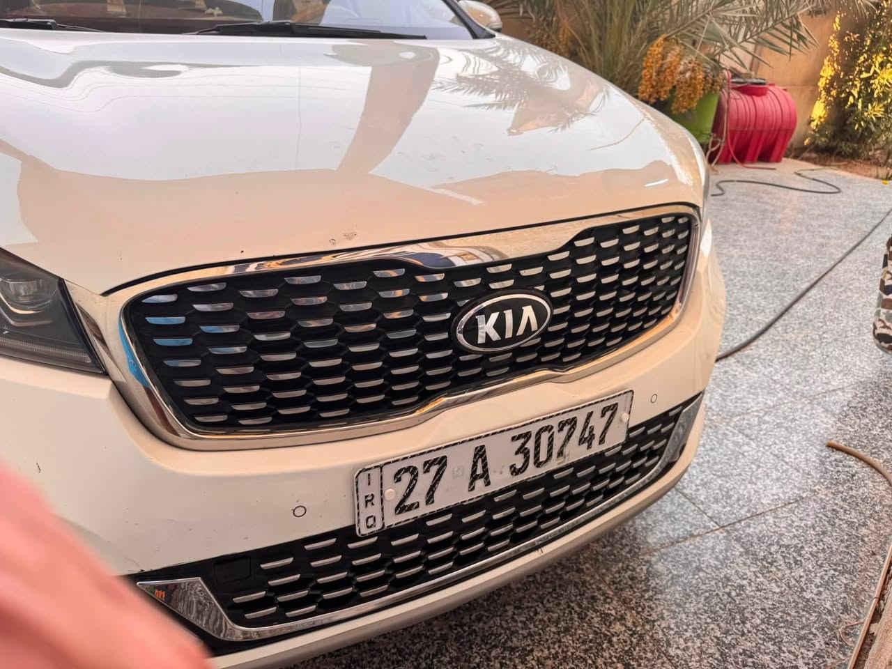 السلام عليكم سورنتو موديل20 خليجي كفاله عامه بيها شخص موضح بالصور نص فول ماشيه82 الف السياره نظيفة 4 مودات قياده 6 سلندر تحكم كهربائي بالكراسي الجنطة كهربائيه مرايا جانبيه كهربائيه دخول ذكي كامرة خلفيه وبيها بعد مواصفات 
سعرها 230 ورقه للتواصل ***********
