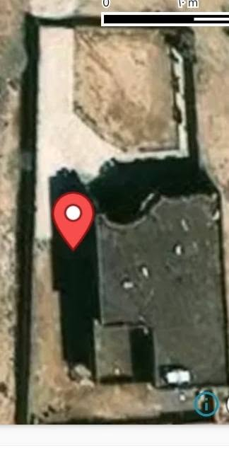 دونمين مع دار  مع مشتمل للبيع 
الدار يحتوي ع طابقين الطابق الاول 
2 غرف نوم +هول استقبال مطبخ حار بارد +مطبخ خلفي استقبال وصالة ومجمع صحيات  الطابق الثاني 4 غرف نوم +صالة + مجمع صحيات البناء  فولVIP مساحة الدار 330 متر   المشتمل هيكل ابلوك غرفتين نوم صالة استقبال مطبخ مجمع صحيات  مقابيل القرية النفطية   مع دونم سياج فقط سند 35 ايجار   كهرباء ماء تبليط سنة بناء الدار 2023 طابوق 
واتساب ***********
