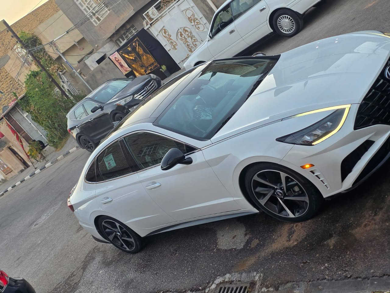 السلام عليكم
سوناتا وارد امريكي موديل23 فول مواصفات 
محرك 1600 تيربو 
تبريد ثلج قطعيتن 
كشنات تدفئه 
كشن كهربائي 
السياره حادثه قطعتين جمالغ خلفي وقبق الجنطه  بجم كبس مامفتوح برغي منه  
رقمها نجف تحويل ثاني يوم
السعر 175 وبيها مجال بسيط للشراي
***********
