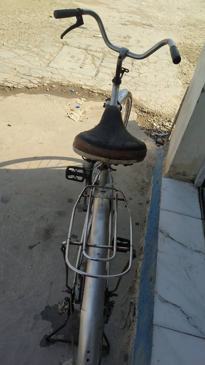 سلام عليكم بايسكل للبيع السعر مناسب الحجم 26 مكان مسيب حي المعلمين ***********
