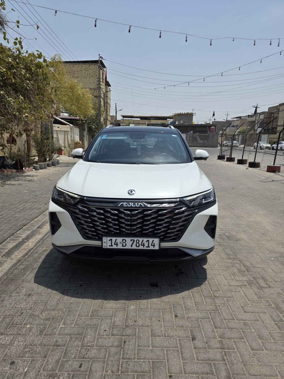 للبيع دونغ فنغ AX7 2023 (Aeolus AX7)
 السعر: 15,000 دولار 150 ورقه (قابل للتفاوض البسيط)
 رقم البصرة – السيارة باسمي
 الممشى: 45,124 كم  محرك 1.5 لتر تيربو  4 سلندر  دفع أمامي (Two Wheel Drive)  بانوراما  كشنات جلد أحمر مع تبريد للمقاعد الأمامية  شاشة كبيرة  رنكات وكالة  السقف أسود (Black Roof)  السيارة نظيفة جداً والاستعمال شخصي.
ملاحظة:
يوجد حادث سابق خفيف، تم صبغ الجاملغ الأيسر وباب السائق فقط بالكويت، وباقي السيارة بحالة جيدة.
 للاستفسار على الخاص أو الاتصال
*********** البصرة, العراق
