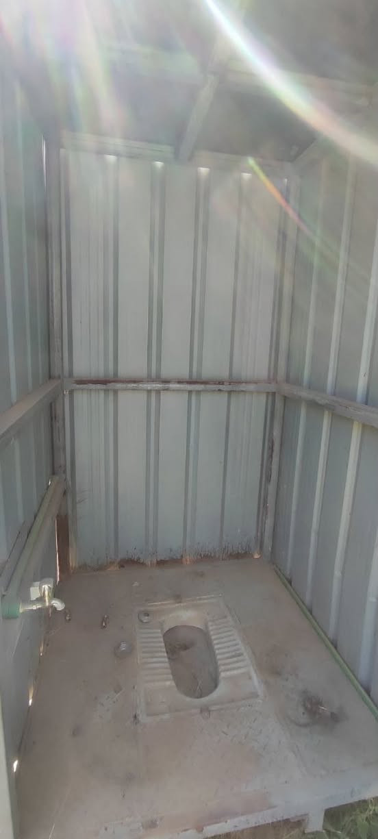 موجود صحيات متنقله كما معروضه في الصور ادنى تفيد أهل المواكب في اي عمل تفيد والصحيات تامه من ناحيه تانكي ماء و المغسله وغير ذالك كامله مكمله . 
موجوده في كربلاء الاحسينيه شارع ابو ماشه رقم البائع  
***********
السعر المحدد 250 الف دينار عراقي .

