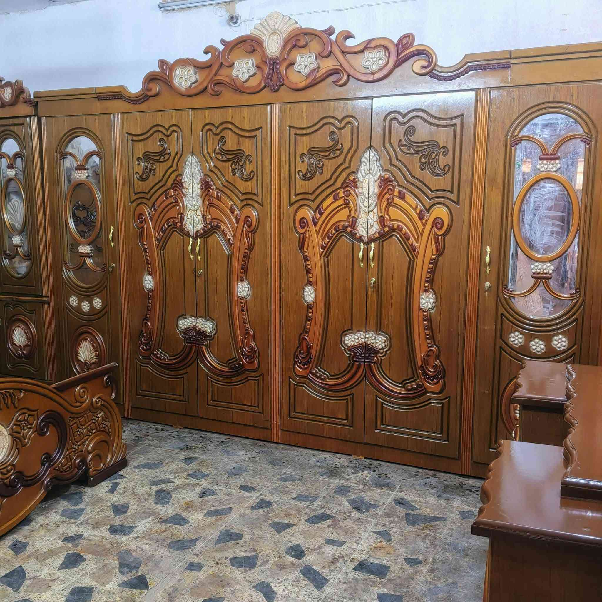 غرفة اخشاب ام السته نجاره نظيفه كلش السعر650 مكان ناصريه ***********
