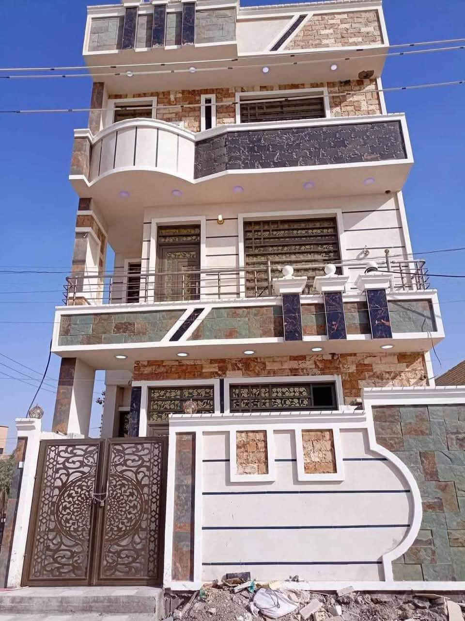 بيت ١٠٠متر ٣ طوابق ركن شارع مدرسة عاصم الضباط مكون من ٤غرف نوم ٣حمامات مع كافة الملحقات رقم الهاتف ***********
