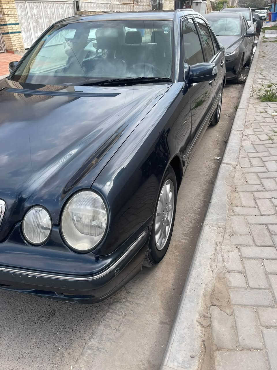 سلام عليكم
للبيع مرسيدس ام عيون موديل 1997 
مكينة V مكفوله 
تبريد شغال
غرفة جلد بلااد
تخم تاير جديد باتري جديد
فيت بم وفلتر جديد 
سياره جاهزه 
رقمهه بصره الجديد بسمي
السعر 108 وبيهه مجال المكان بغداد 
***********
