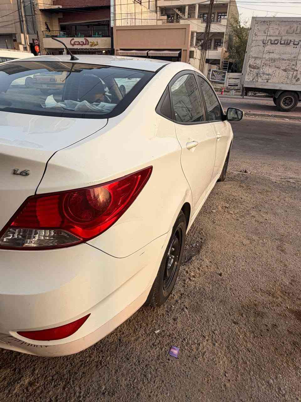 السلام عليكم اكسنت للبيع ٢٠١٤ الشركة العامة مكينه ١.٦
كير تبريد كلشي جاهز تخم تاير جديد باتري جديد فقط باب مبدل السايق بدون دواخل أبدا والشكل الخارجي مثل ما موضح بالصور الباقي مكفول الويل الأصلي موجود ماشية ٢٠٠ ألف مكاني بغداد حي الجامعة السعر ٨٨ وبيها مجال 
التواصل واتساب ماسنجر ***********
