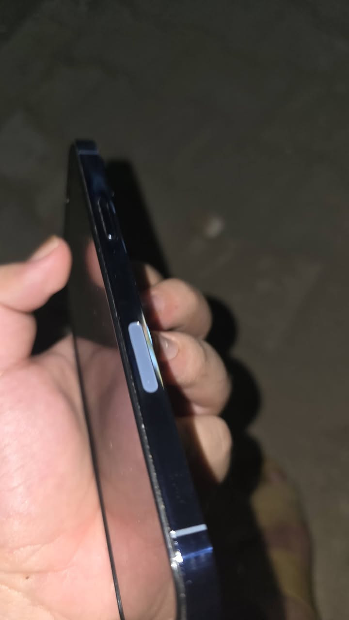 Hello everyone/السلام عليكم
ايفون 13 pro max  اللون البحري المميز 
الذاكره: 256 GB
النسخه الامريكيه / LL/A الاصليه جهاز مو باله 
البطاريه : 80 🔋مامرفوع 
الجهاز : وتر بروف 🤽
الجهاز مال بيت فول كفاله عامه ممبدل اي قطعه مال بنيه كلش حلو ونظيف كلش صارله سنتين عدها يعني من القديمات 
Note📝 /اخوان شخط واحد مابي من فوك لجوة اذا بي شخط واحد أخذه ابلاش ضمان اخذ افحص بشركه ابل نفسها 
السعر : 700 وبي مجال للطيبين 
الملحقات : كيبل مع ٣ كفرات هديه
للتواصل اتصال او واتس : ***********
المكان : النجف الاشرف

نص مكتوب في الصور:
- حالة البطارية والشحن كما هو الحال مع البطاريات القابلة لإعادة الشحن، بطارية الهاتف قابلة للاستهلاك وتصبح أقل فاعلية مع الوقت. معرفة المزيد... الحد الأقصى للقدرة 80% هذا قياس لقدرة البطارية مقارنة بقدرتها عندما كانت جديدة. قد تتسبب القدرة المنخفضة بتقليل ساعات الاستخدام بين عملية الشحن والأخرى. أقصى قدرة للأداء ستساعد الأنظمة المضمنة في النظام والمكونات في تخفيف آثار الأداء التي قد تلاحظها أثناء التقدم الكيميائي في عمر بطارية iPhone. شحن البطارية المحسن للحد من استنزاف عمر البطارية، يتعلم الـ iPhone من عادات الشحن اليومية، بحيث ينتظر ولا يتجاوز 80% حتى يحين موعد حاجتك إلى استخدامه.