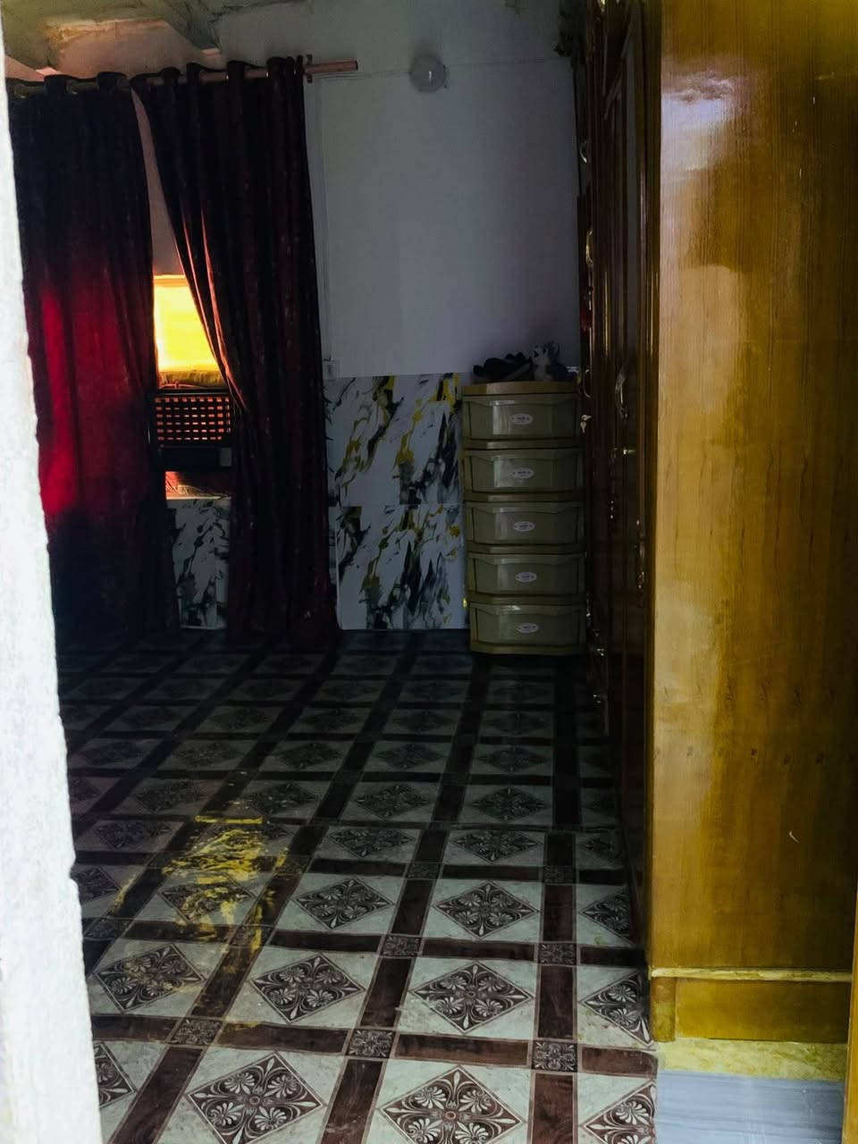 بيت ب5 دونم مساحه 300 للبيع بسعر مناسب للستفسار***********
